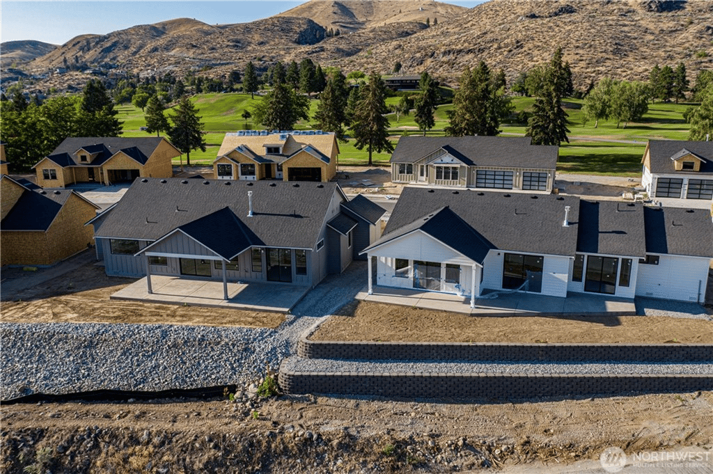 703 W Golf Course Dr