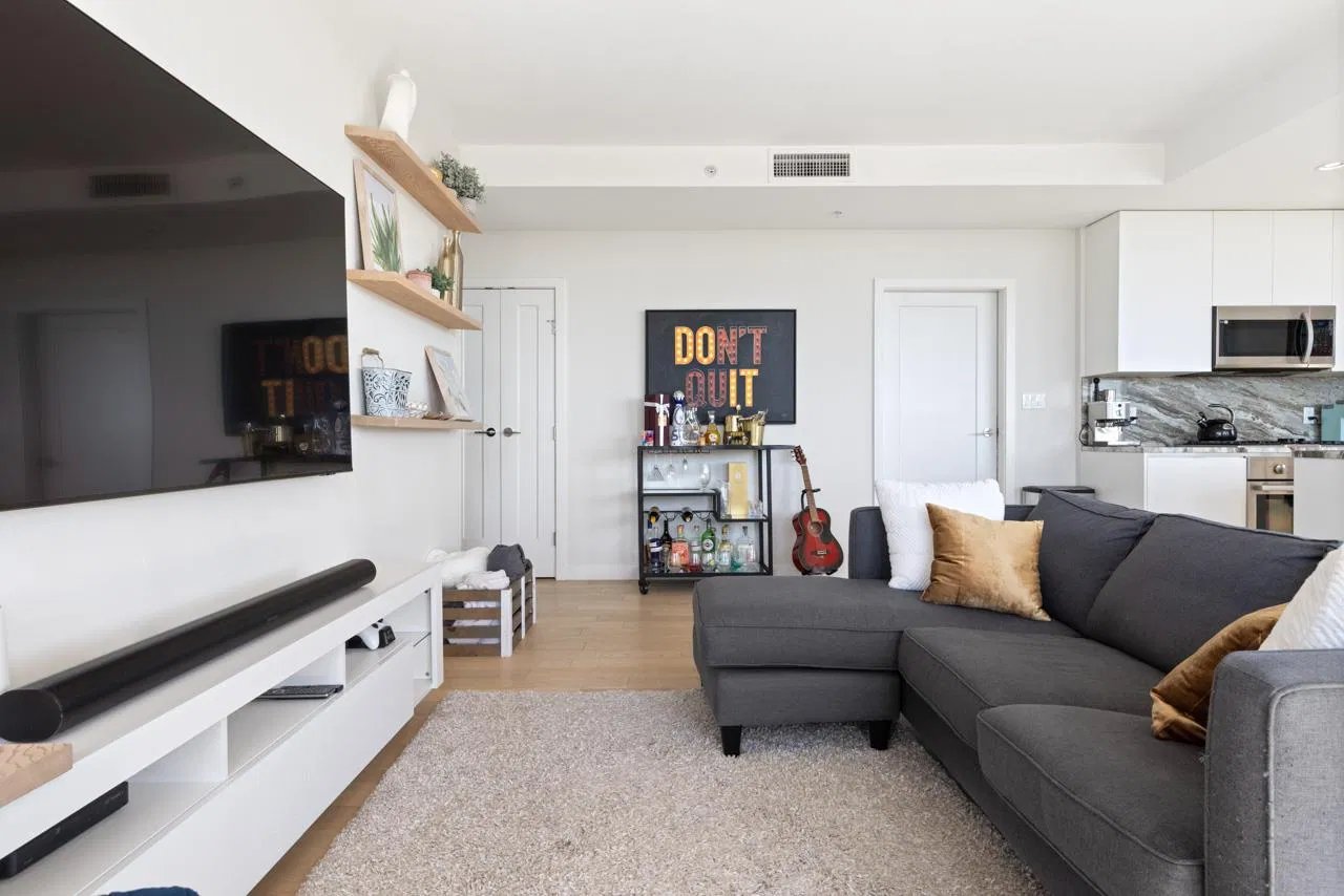 2033 W 10th Ave #809