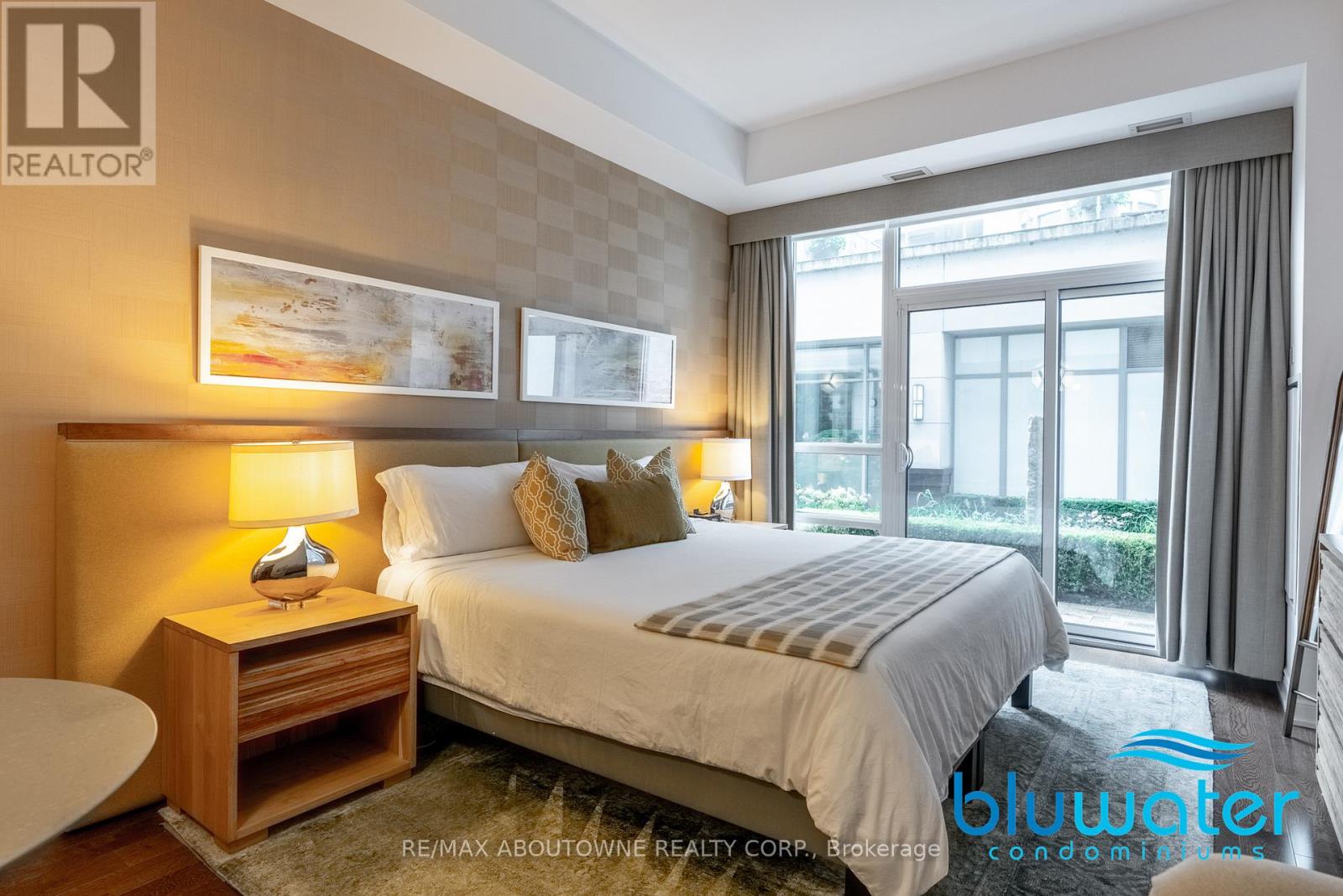 3500 Lakeshore Road W 205