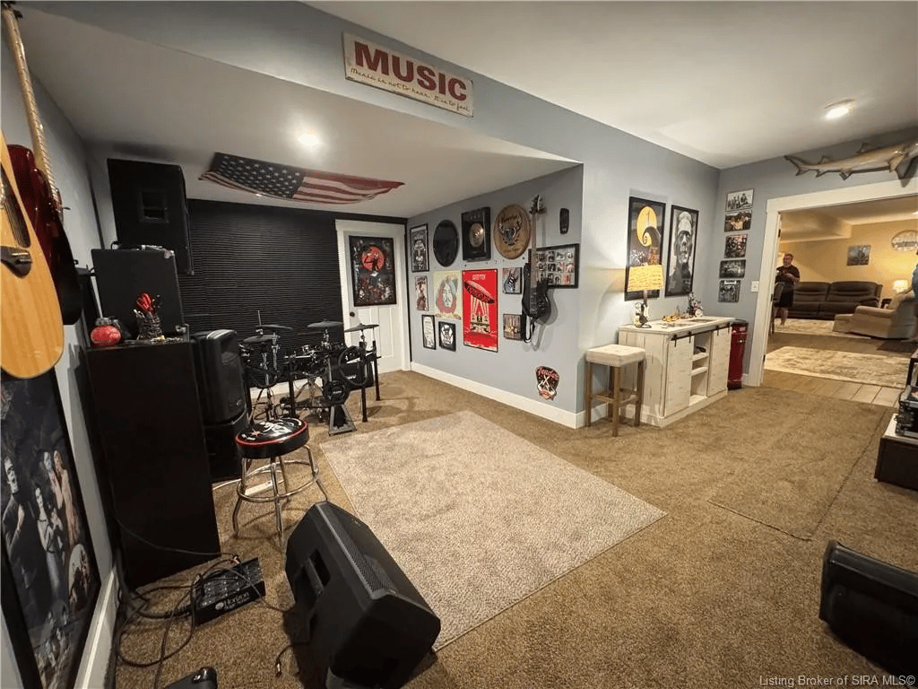 9767 Raider Dr NE