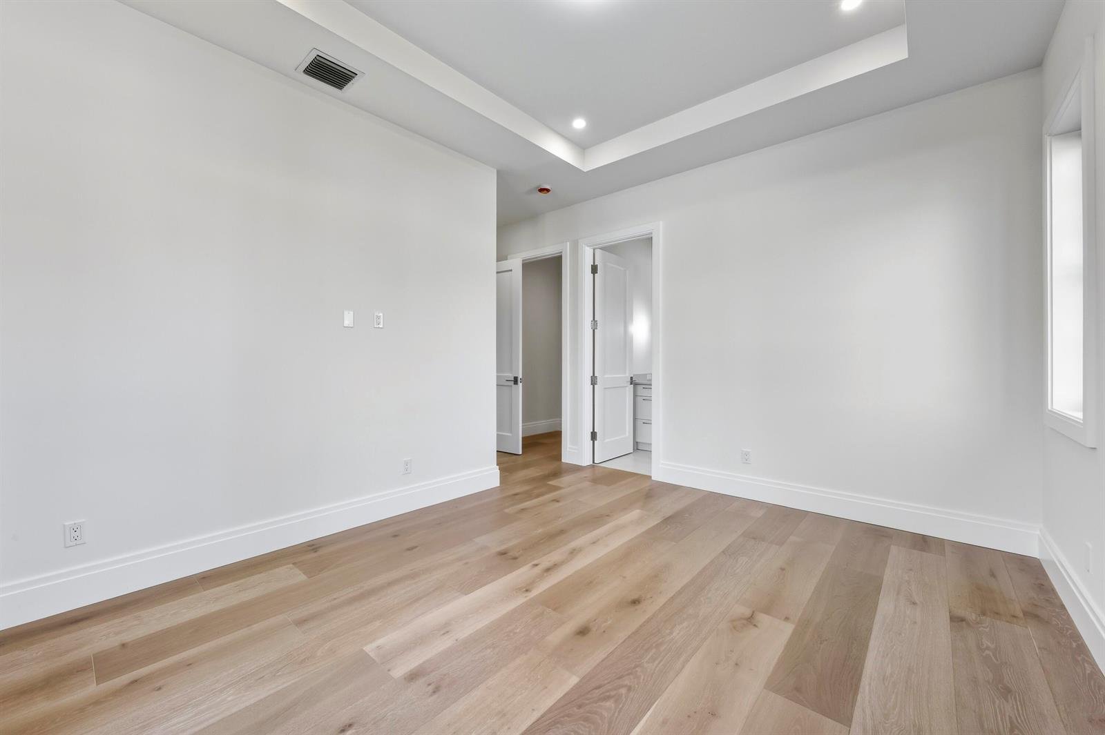 2442 Bay Circle