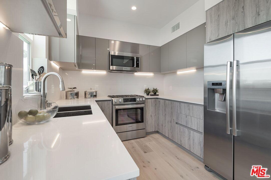 1367 N Alta Vista BLVD Unit: 304