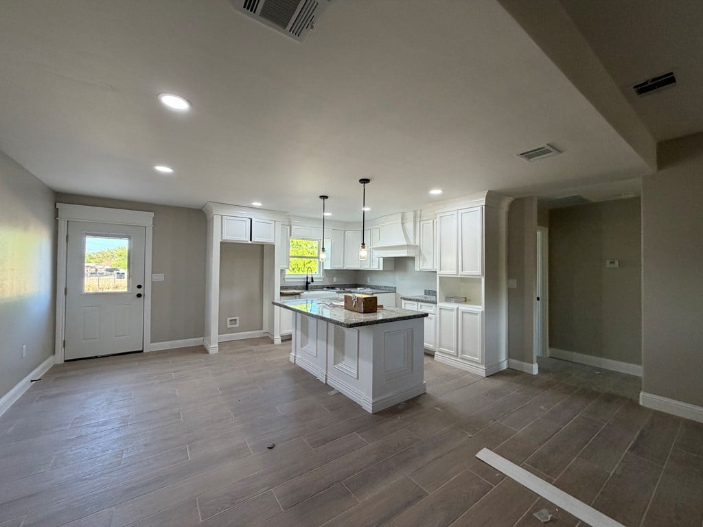 3204 Calle Teresa