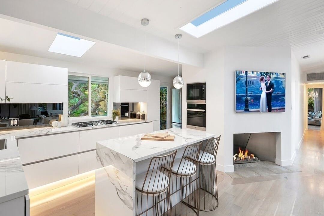 Halo Manor, Braeridge Dr, 90210