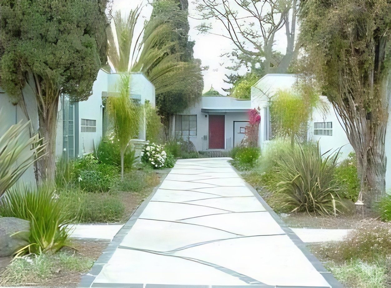 250 Fernando Avenue