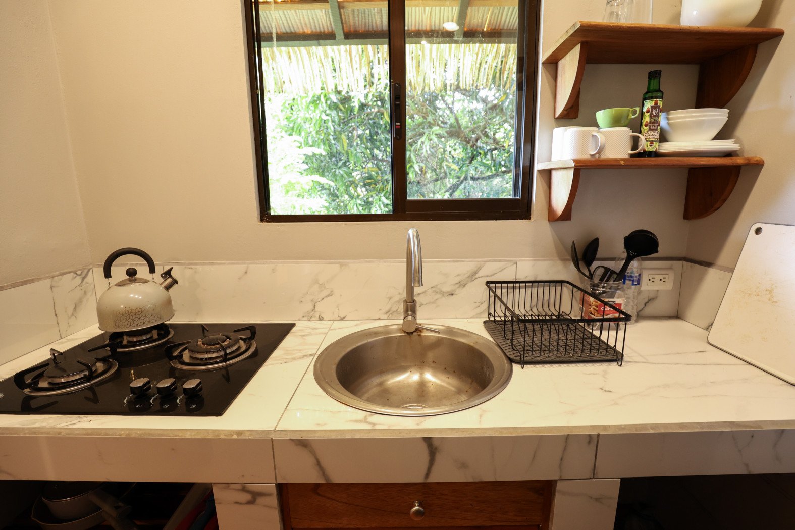 TROPICAL RETREAT IN PLATANILLO – OCEAN VIEW HOME PLUS APARTMENT IN ESTABLISHED COMMUNITY – 0.88 ACRES