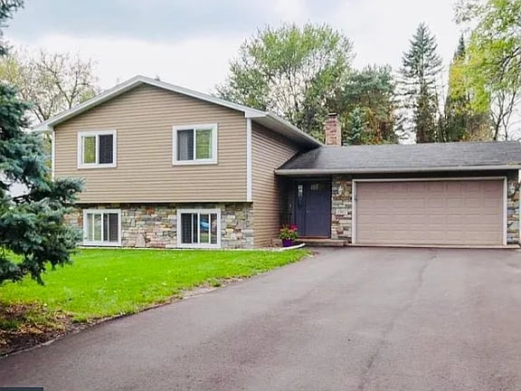 13017 Saratoga Ln N