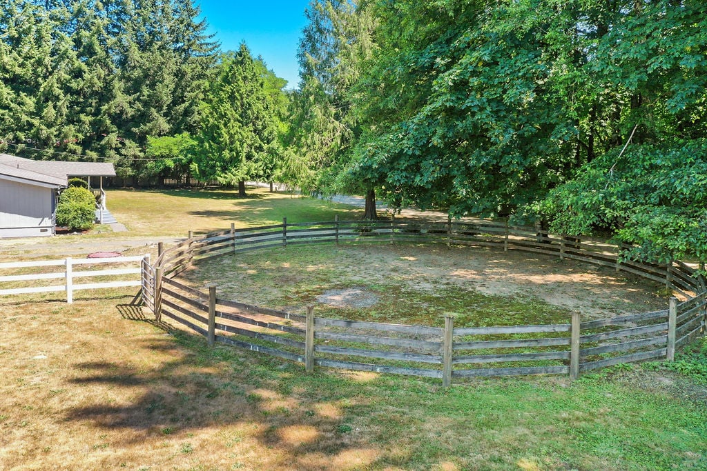 60 NE Davis Farm Road