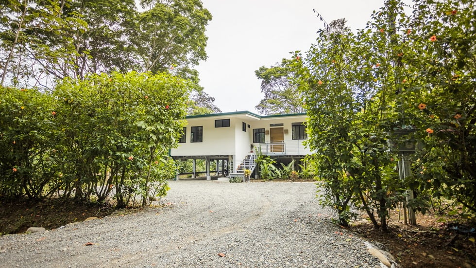 Luxury Riverfront Residence in Playa Dominical Walk to the Beach