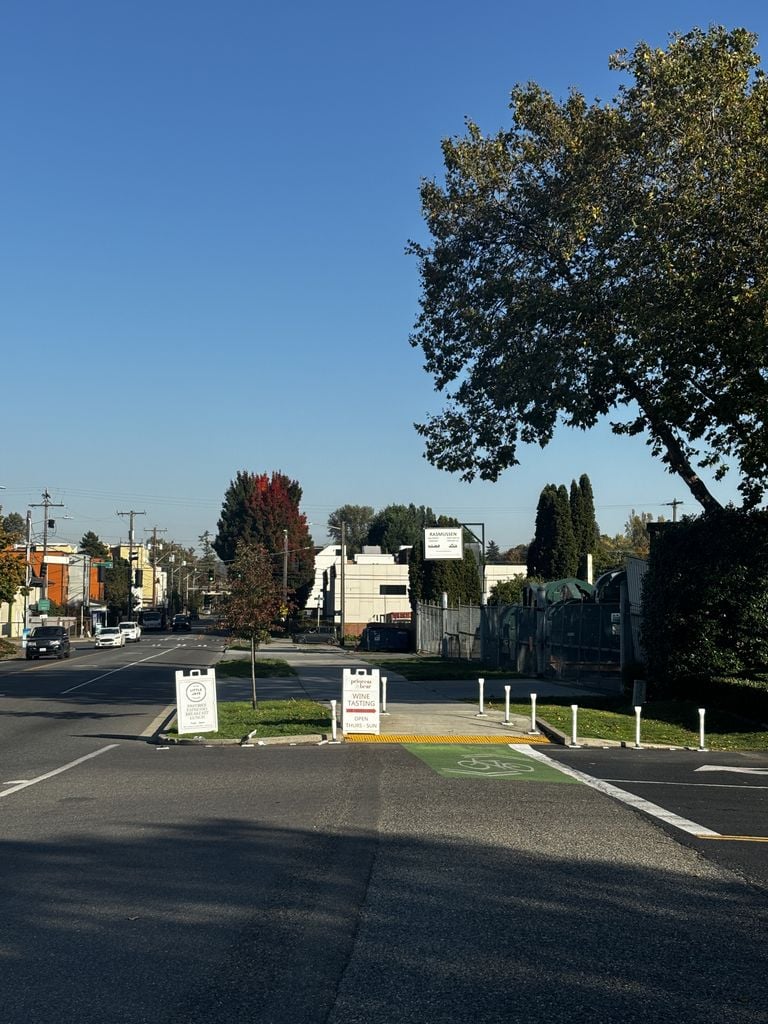 309 S Cloverdale St - Sublease