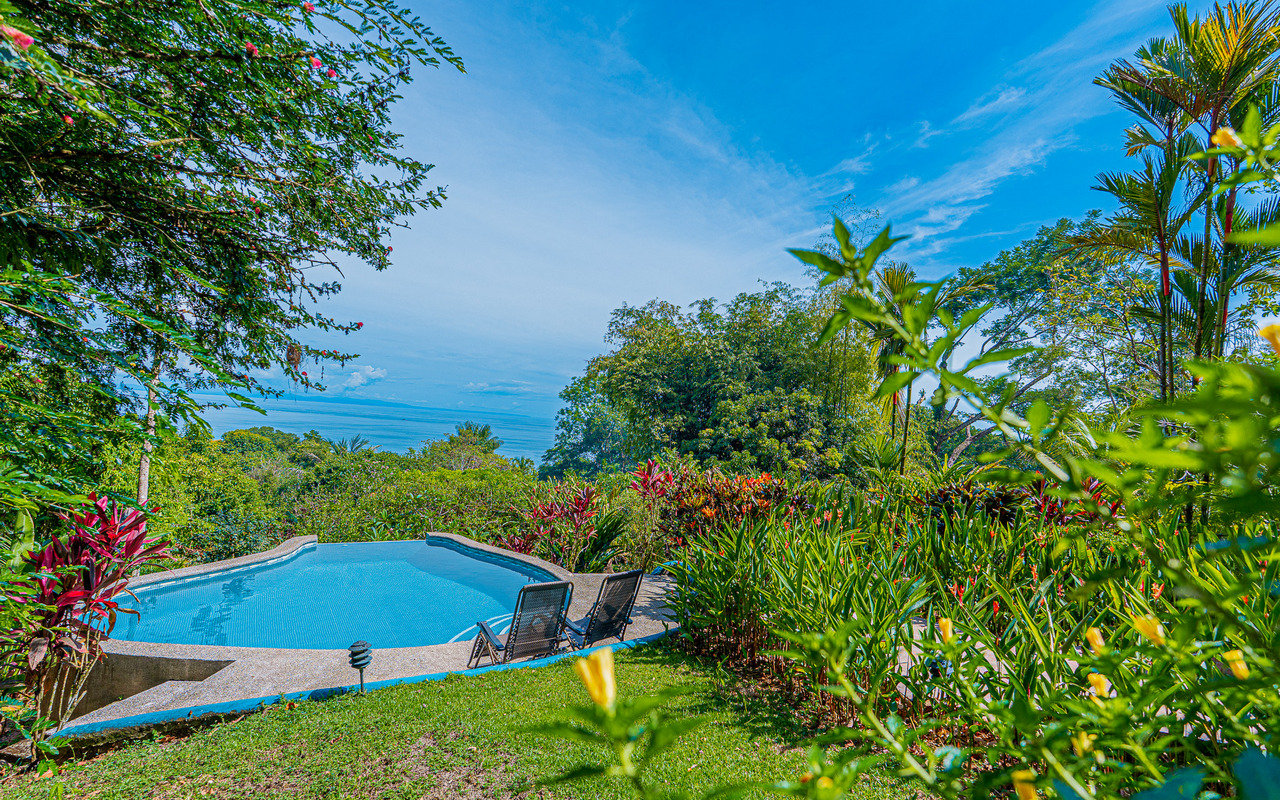 WHALE’S TAIL OCEAN VIEW ESTATE WITH EXTRA LOT 