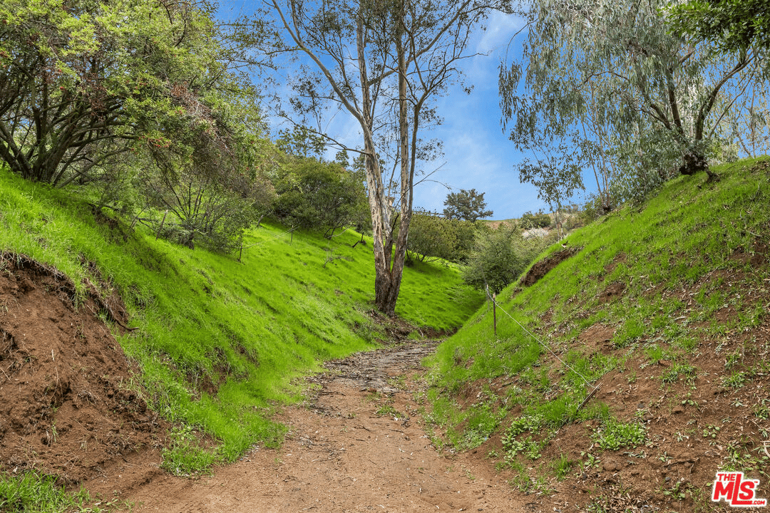 8783 Lookout Mountain Ave