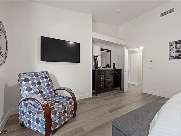 5000 Red Rock Unit: 240