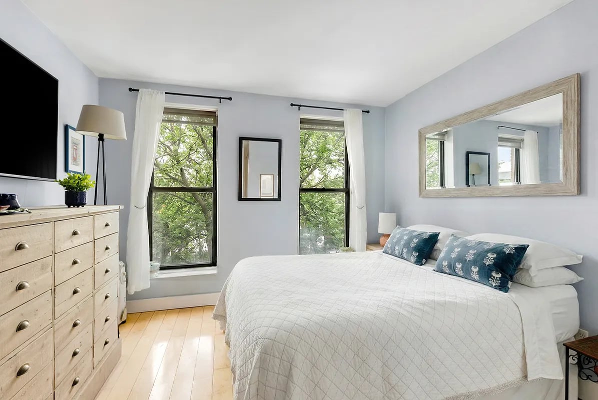 535 Clinton Street Unit: 2B