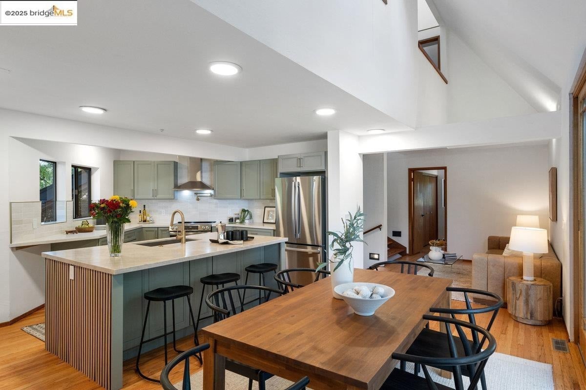 2112 Manzanita Dr