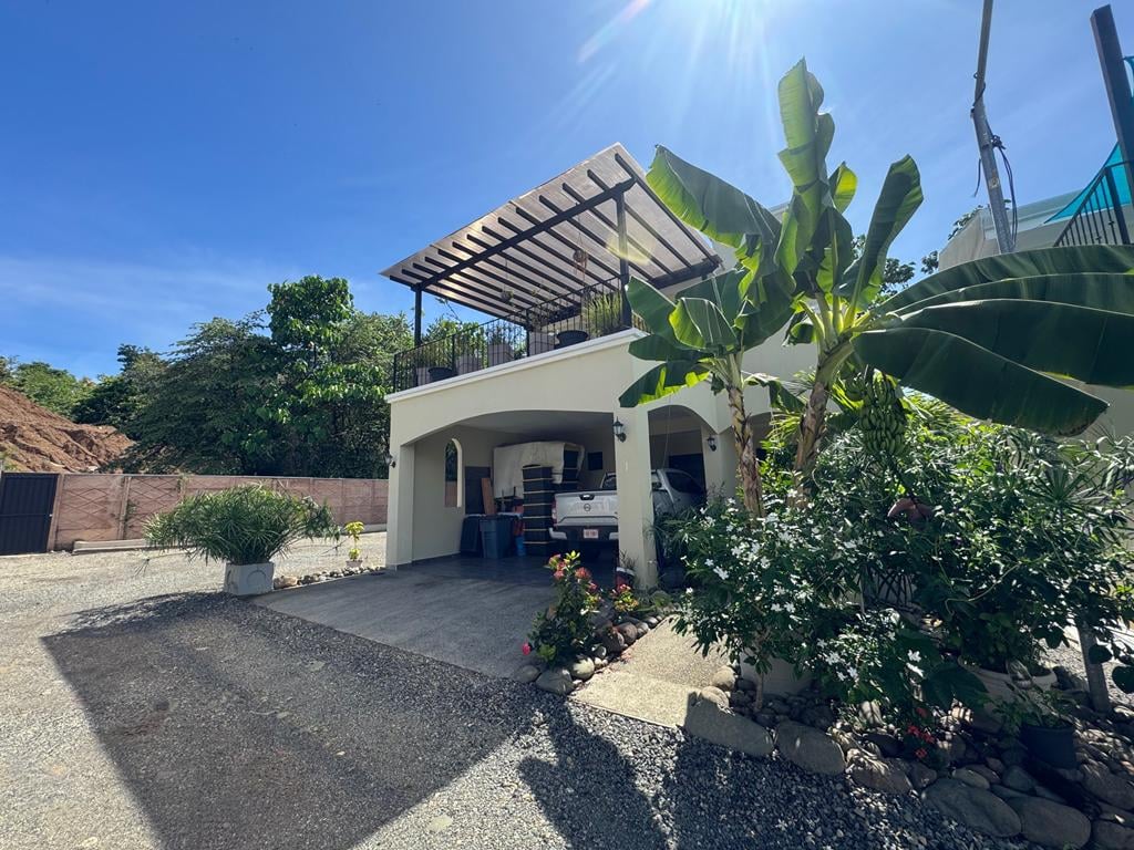 3-Bed Coastal Villa – Marina Access