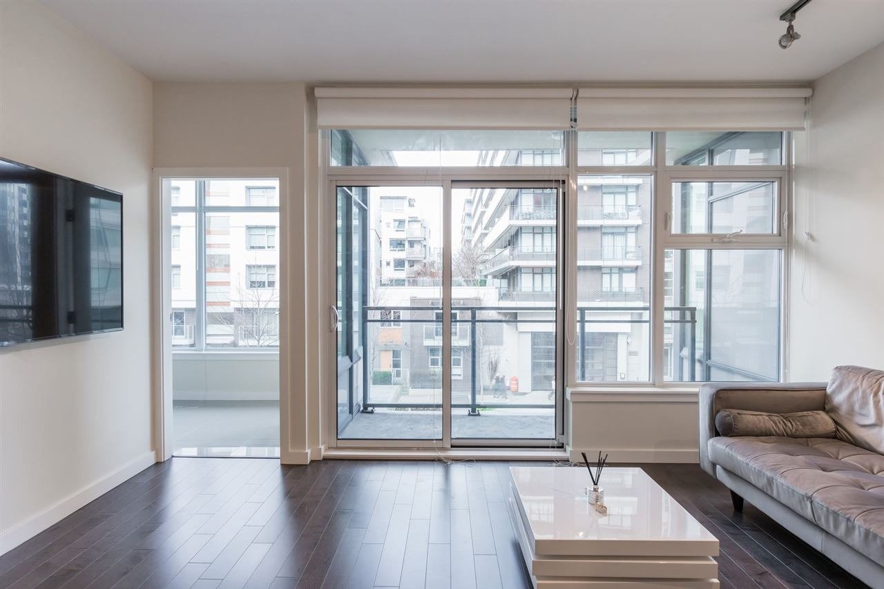 38 W 1st Ave, #320