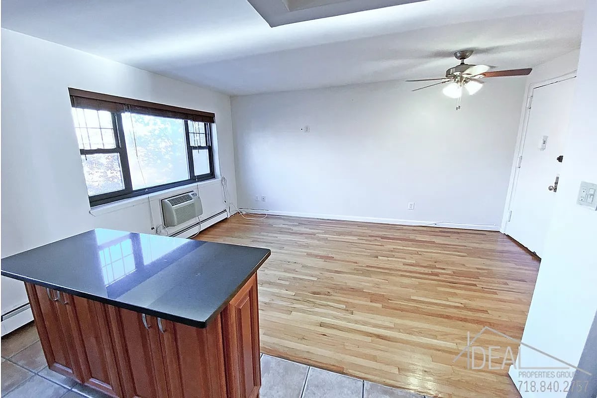 190 8th Street Unit: 3