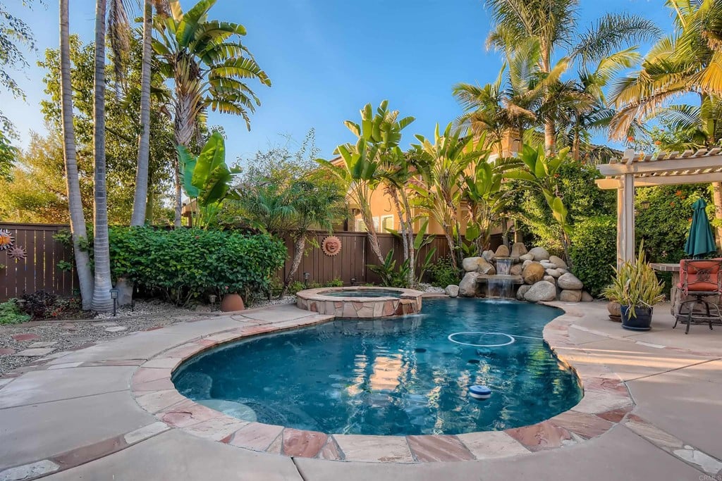 2400 Paseo Los Gatos