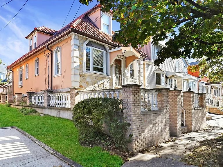 838 Vincent Ave
