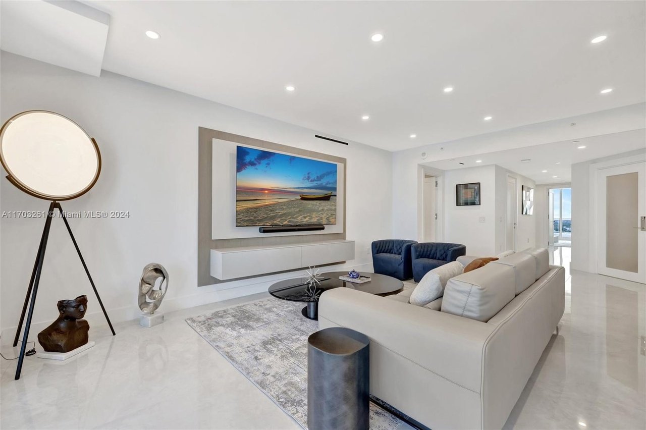 6000 Island Blvd #2304