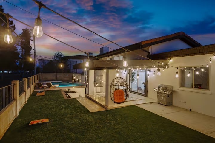 Huge Golf Course Home-Free Heated Pool/Theatre/Gym