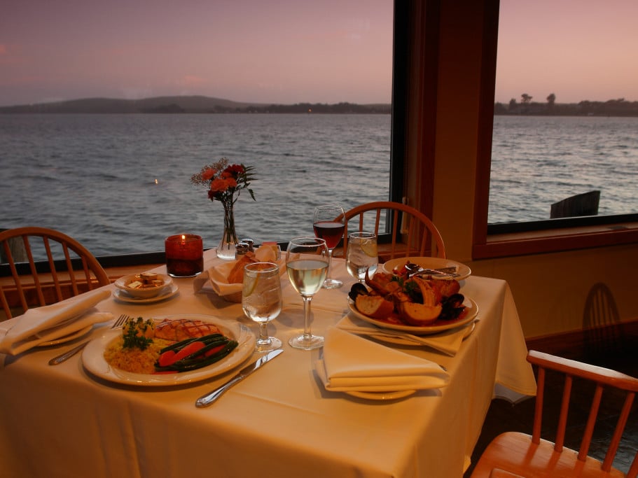 Best Bodega Bay Restaurants for Dungeness Crab Season