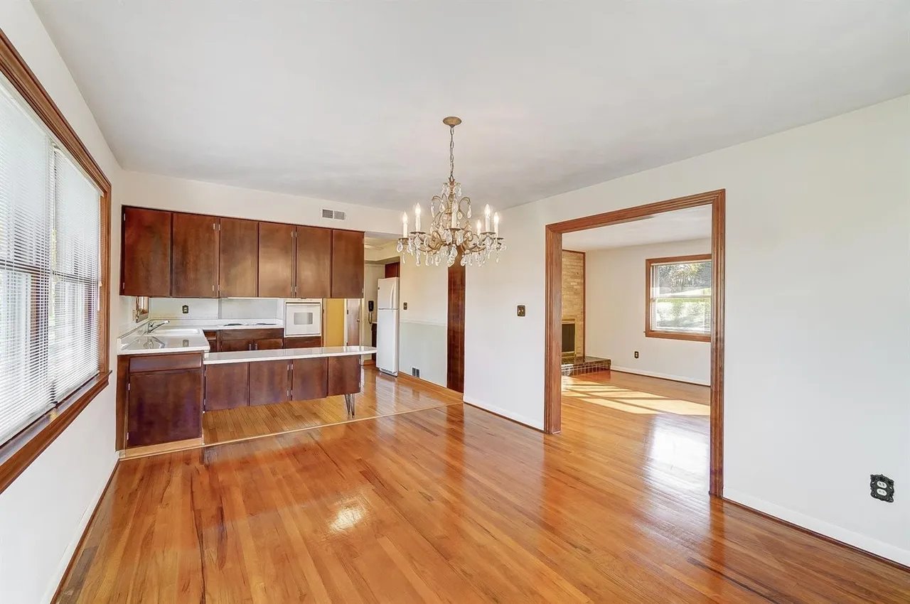 145 Davis Rd
