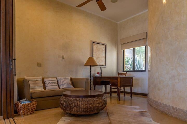 Calle Tiburon, Hacienda Palmilla San Jose Corridor