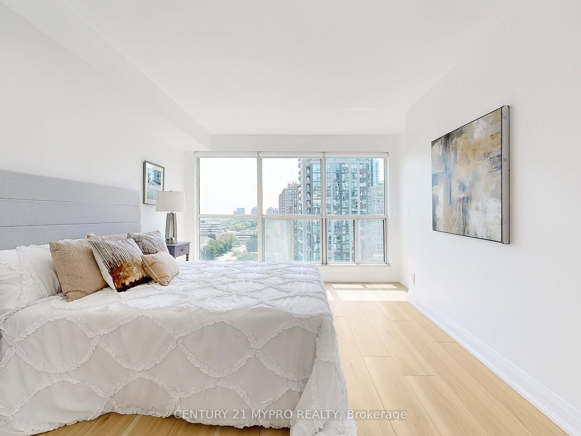 HOLLYWOOD PLAZA PENTHOUSE
