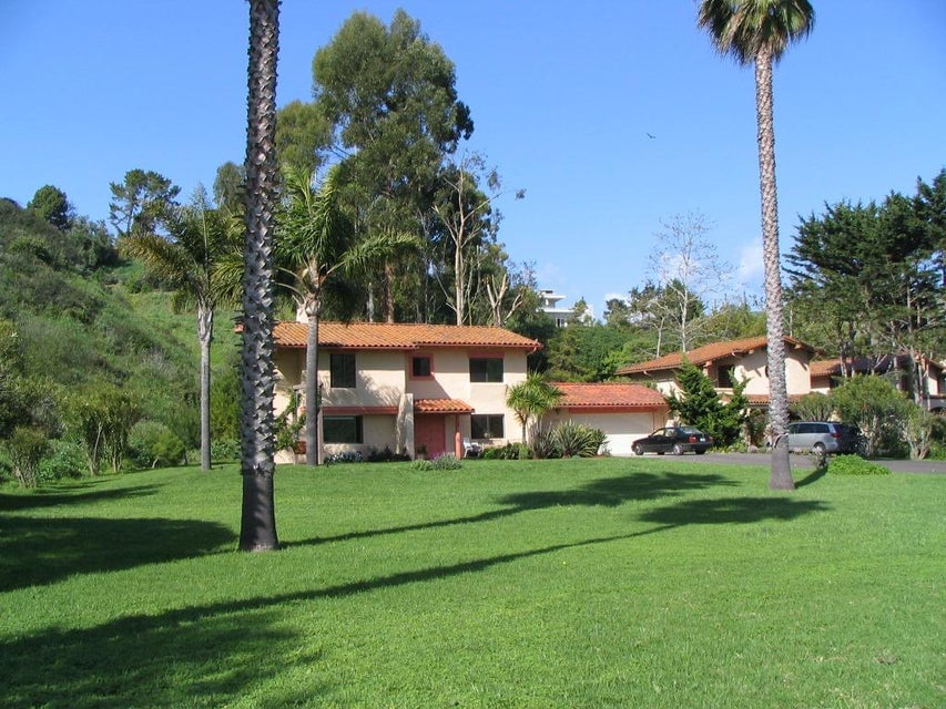 2944 Cliff Dr