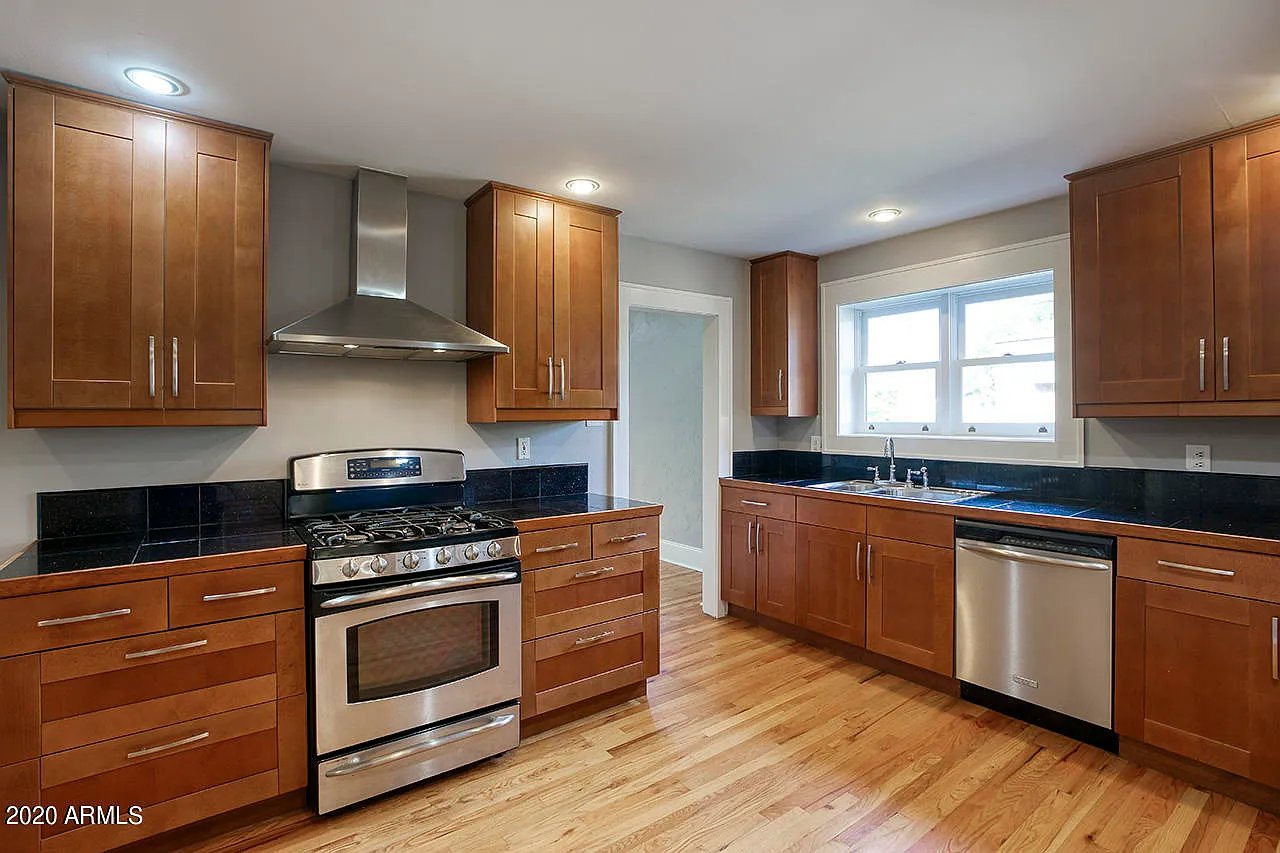 68 W Vernon Ave