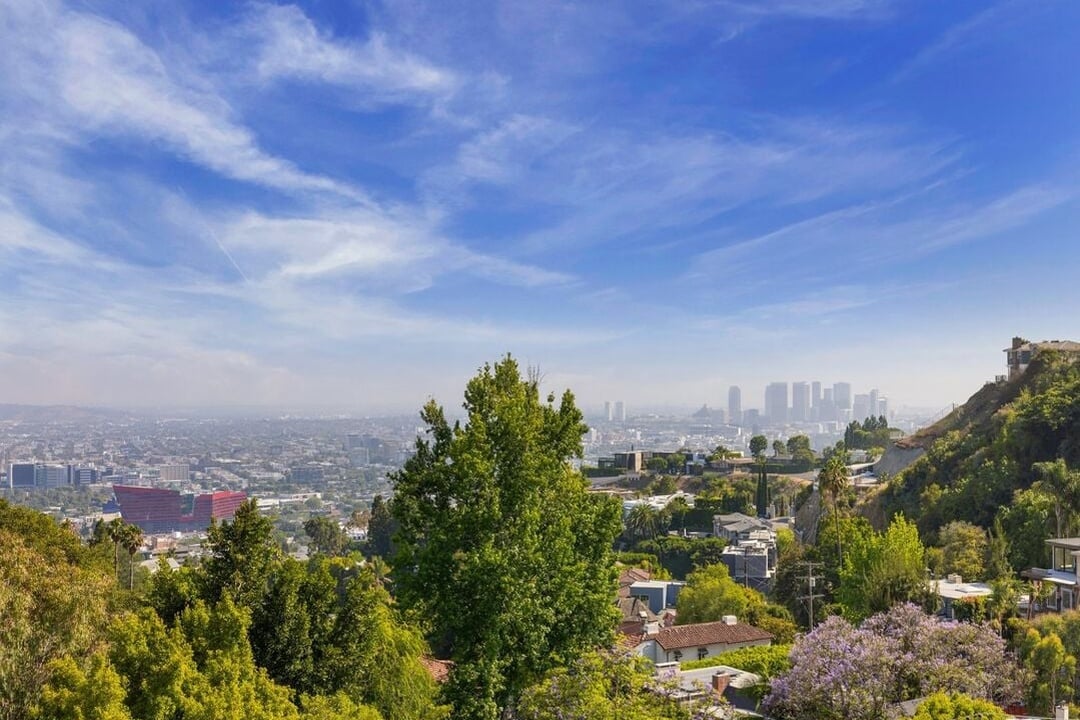 Aria Manor, Sunset Plaza Dr, 90069