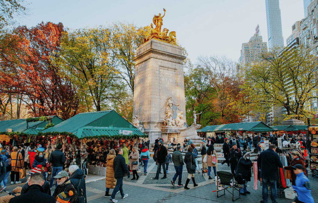 Festive Footsteps Tour: A Holiday Stroll Through the Upper East Side