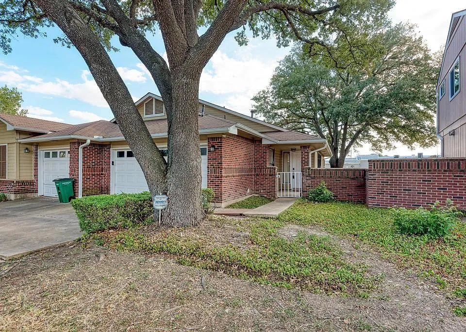 1011 Markham Ln APT A