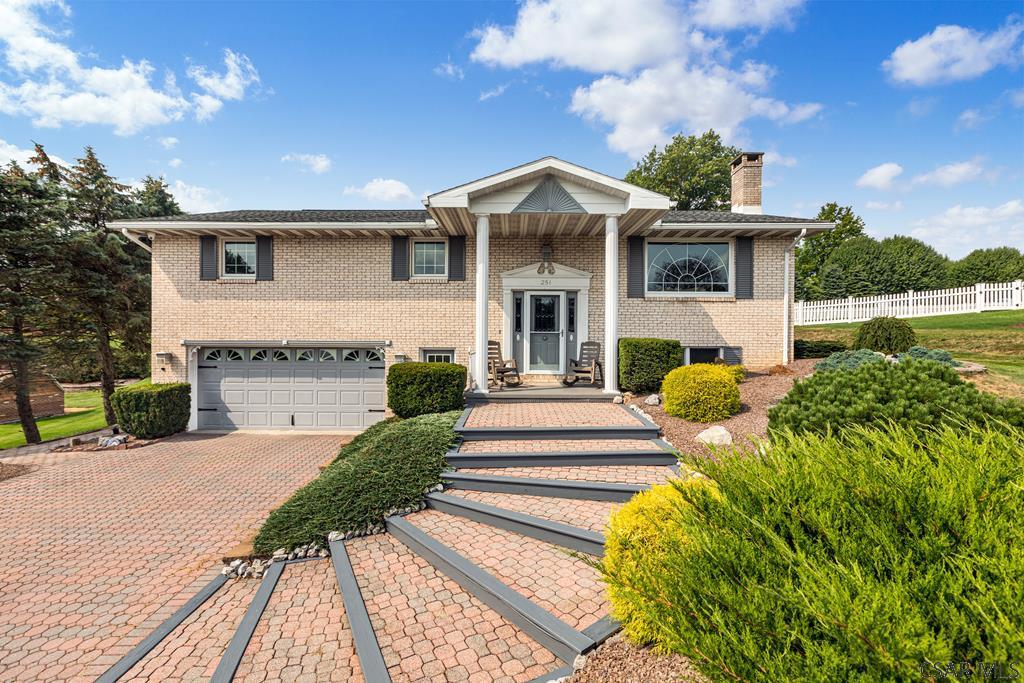 251 Collegiate Dr