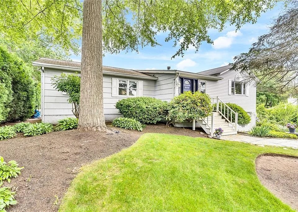 20 Yellowbirch Rd