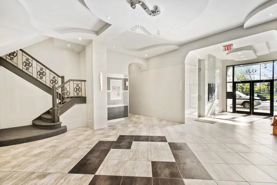 4520 N Clarendon Ave Apt 707