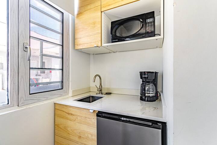 Beach House Apt 7 • Studio w/ Kitchenette • Beach - Airbnb