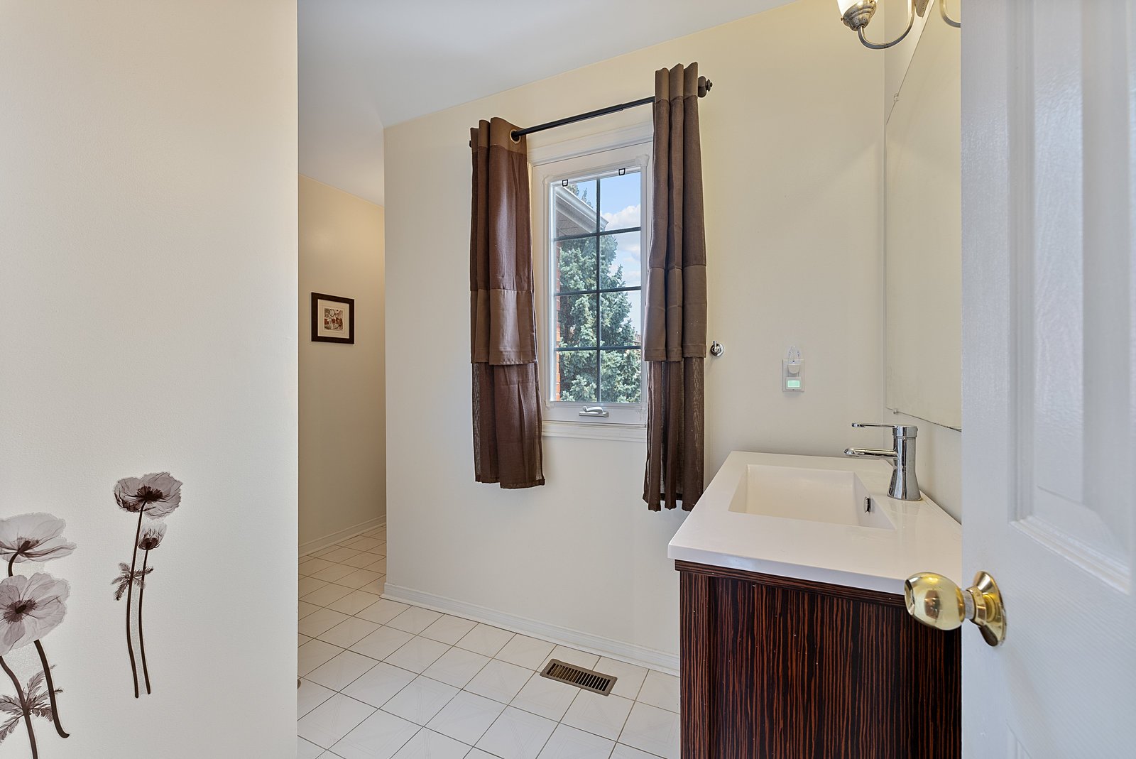 28 Thornway Ave