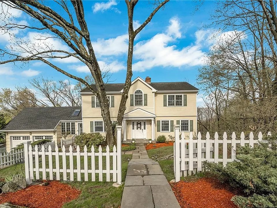 84 Ridgeview Dr