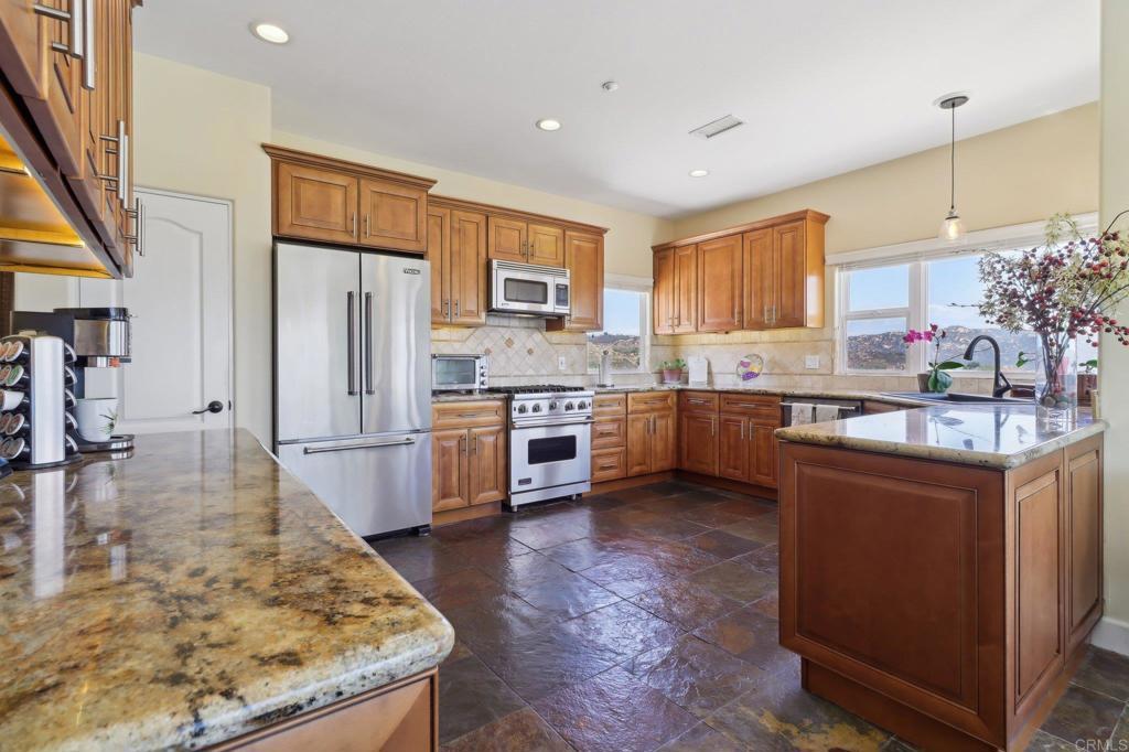 944 Rainbow Crest Rd