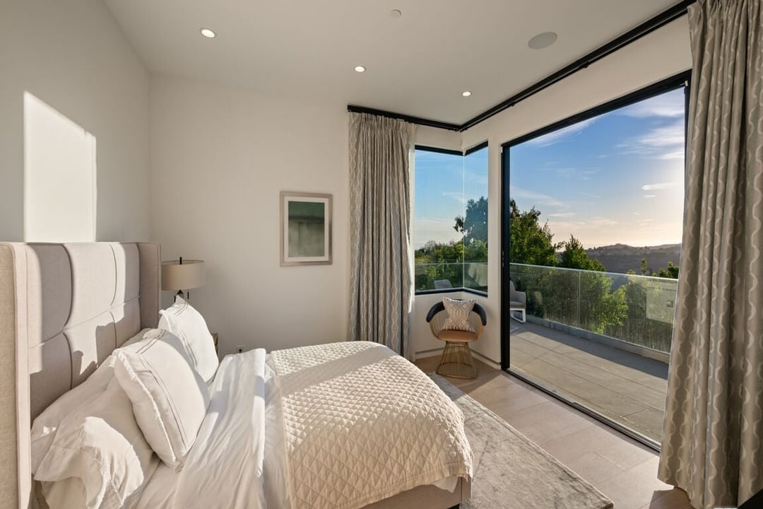 Aurelian Crest, Linda Flora Dr, 90049