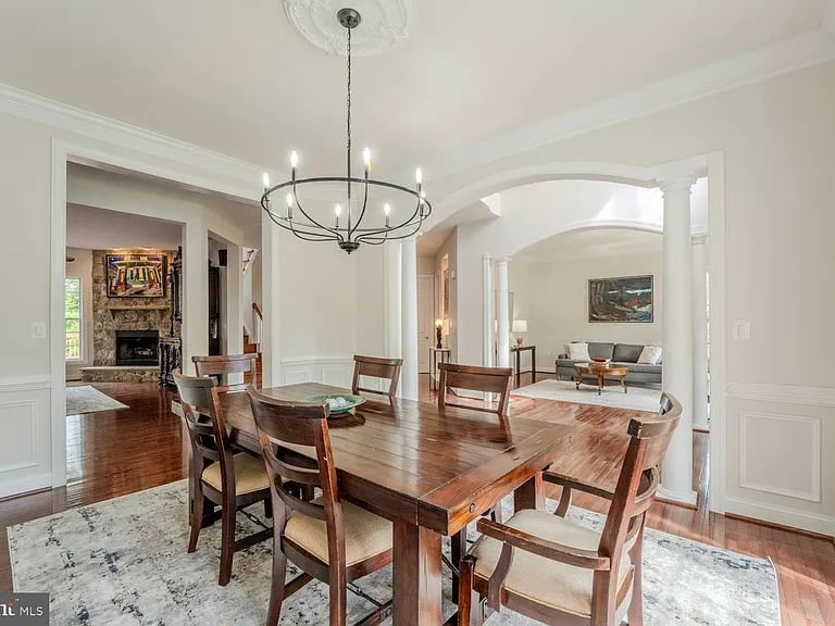 106 Calvary Ct SE