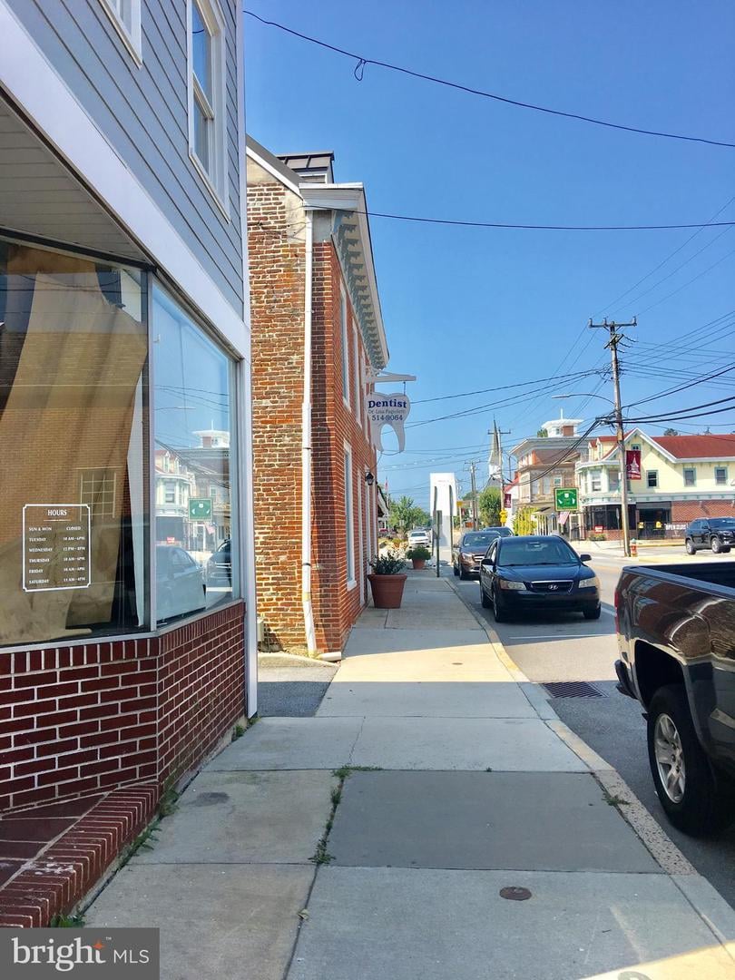 23 W Commerce St