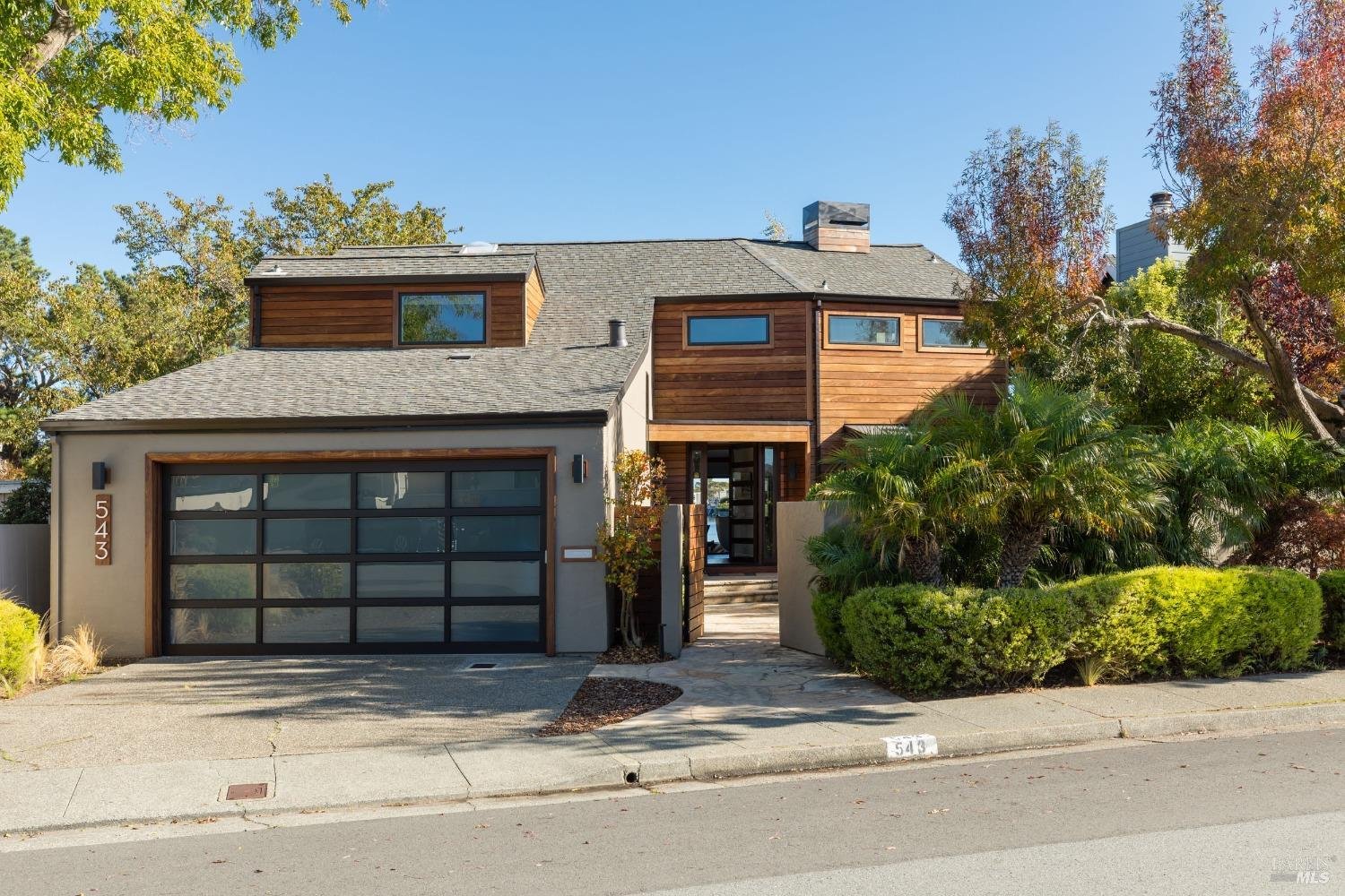 543 Riviera Cir