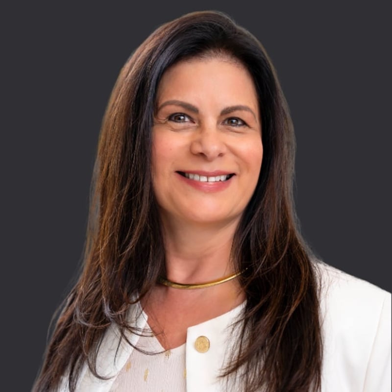 Liz Ponce Claremont, CA Real Estate Agent Headshot