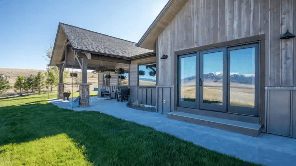 102 Diamondback Road, Ennis