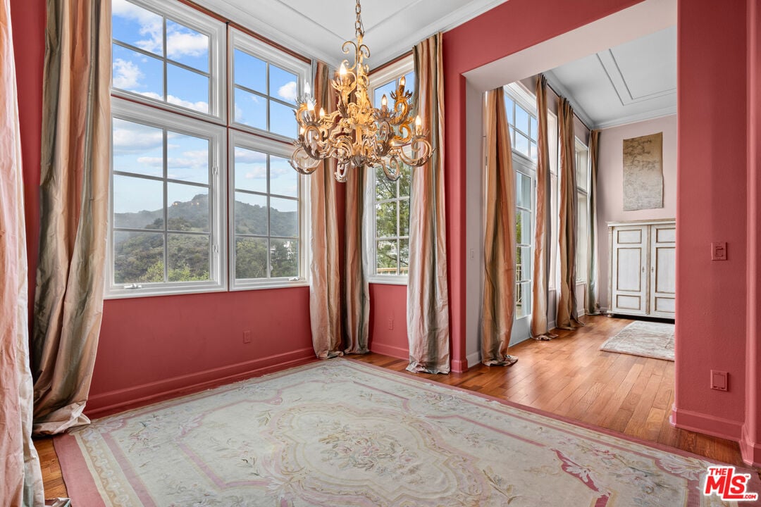 Buckingham Ln, 90077