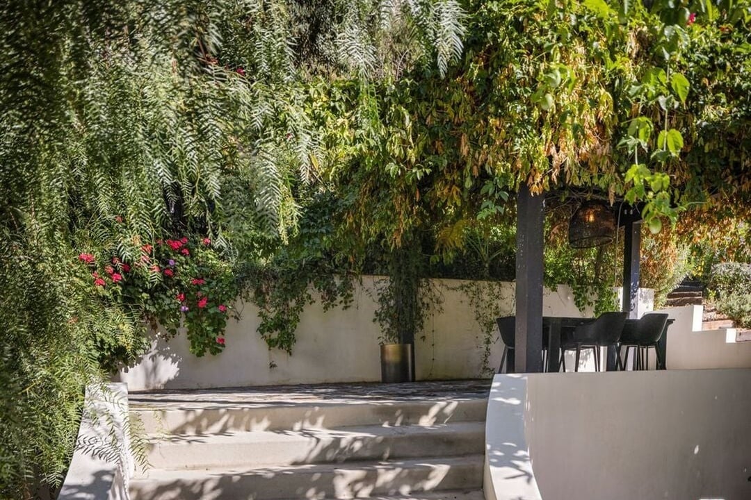 Velaris Estate, Laurel Canyon Blvd, 90046